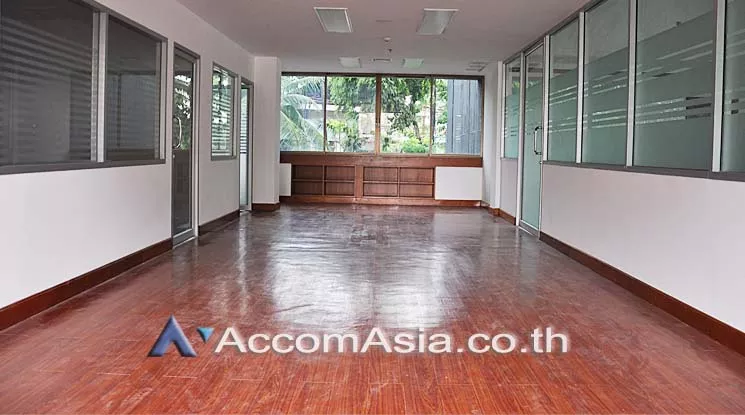  Office space For Rent in Dusit, Bangkok  (AA15889)